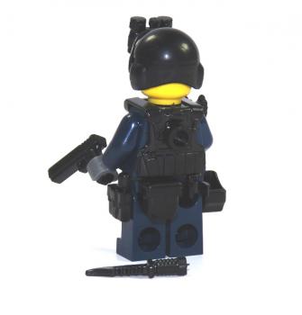 CustomBricks Figure Policeman with Weapen made of LEGO bricks